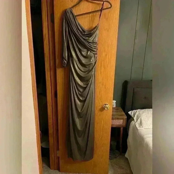 Tadashi Shoji Metallic Gathered waist gown Women’s Small - Picture 7 of 13